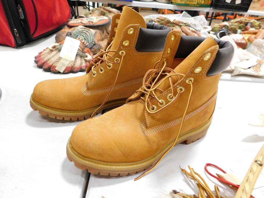 Pair of Timberland Boots Sz 9.5 M: Pair of Timberland Boots Sz 9.5 M . Appears new or very lightly used
