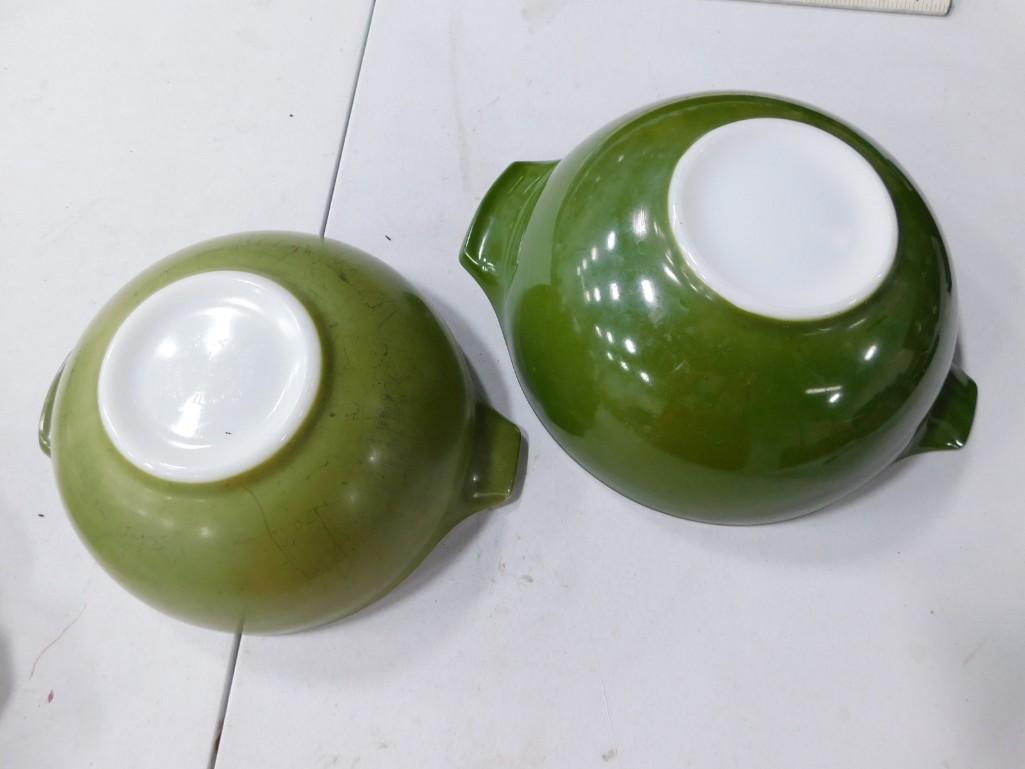 2 Vintage Pyrex Cinderella Mixing Bowls (1 of 3)