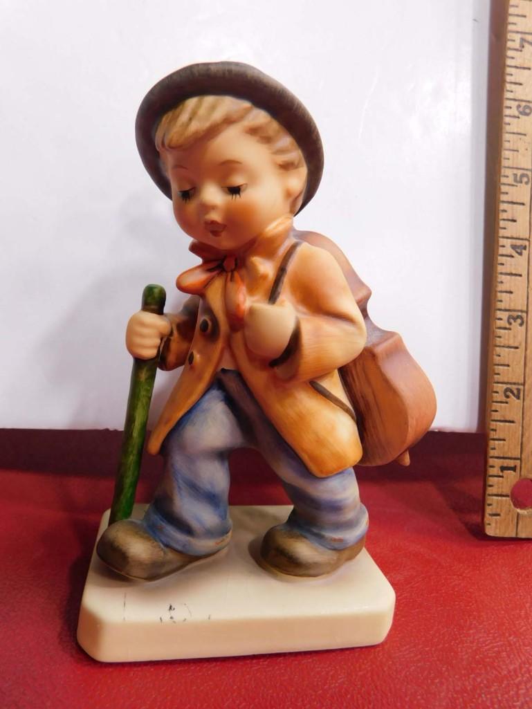 Goebel Hummel Figurine Little Cellist TMK6 approx 6" Tall 89/i: Goebel Hummel Figurine Little Cellist TMK6 approx 6" Tall 89/i