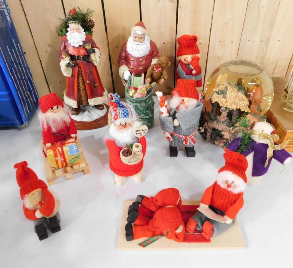 Christmas Decor incl Snow Globe, Figures, Santa Claus, etc: Christmas Decor incl Snow Globe, Figures, Santa Claus, etc