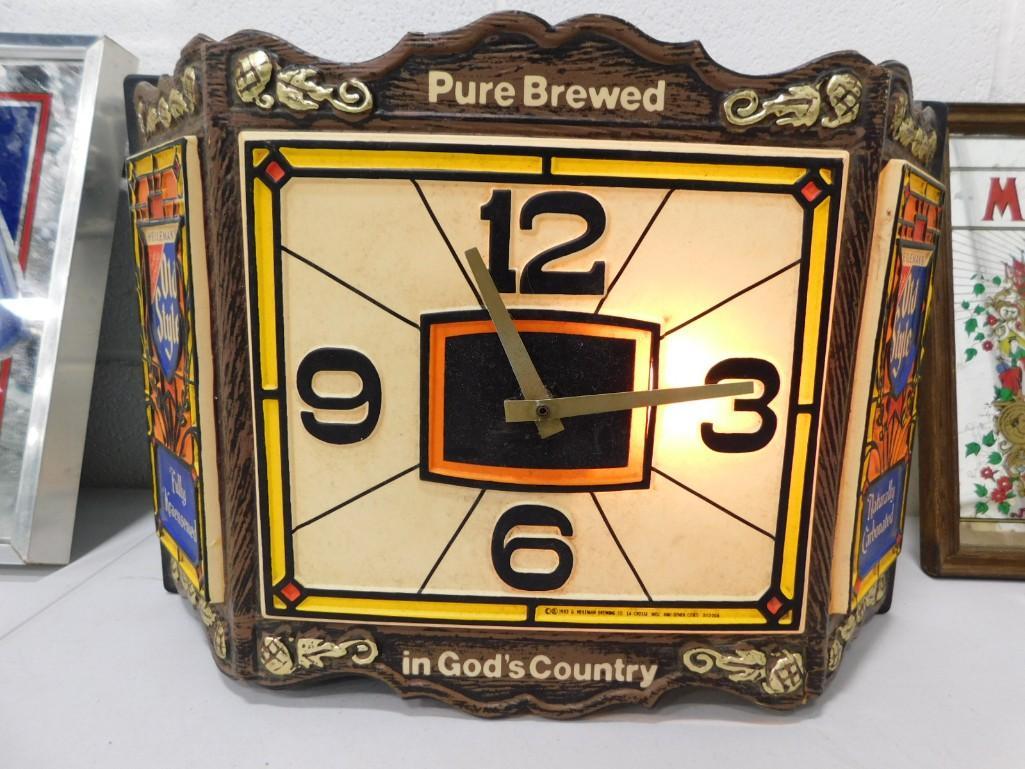 Vintage Old Style Beer Bar Clock Works: Vintage Old Style Beer Bar Clock Works . Measures about 17.5"x12"
