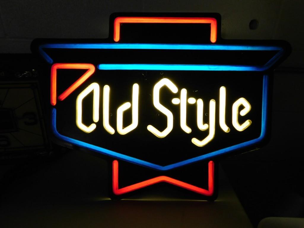 Old Style Beer Lighted Sign Works: Old Style Beer Lighted Sign Works . Condition: I would recommend replacing the cord prior to use . Measures about 24"x17.5"