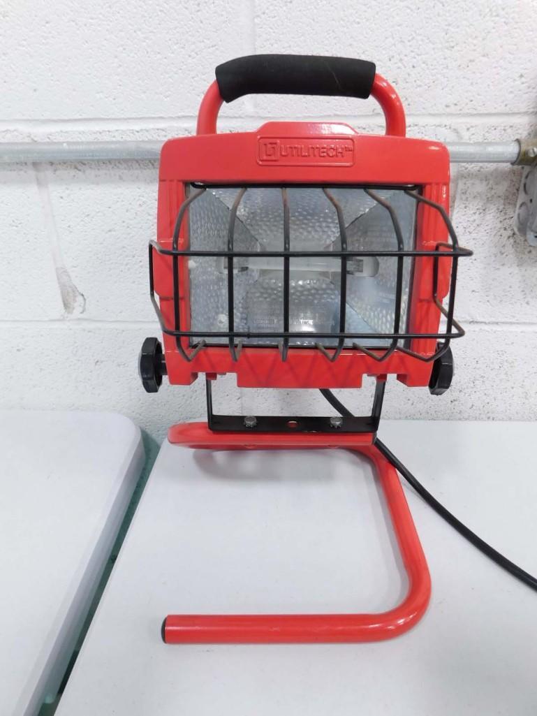Utilitech Stand Work Light (1 of 3)