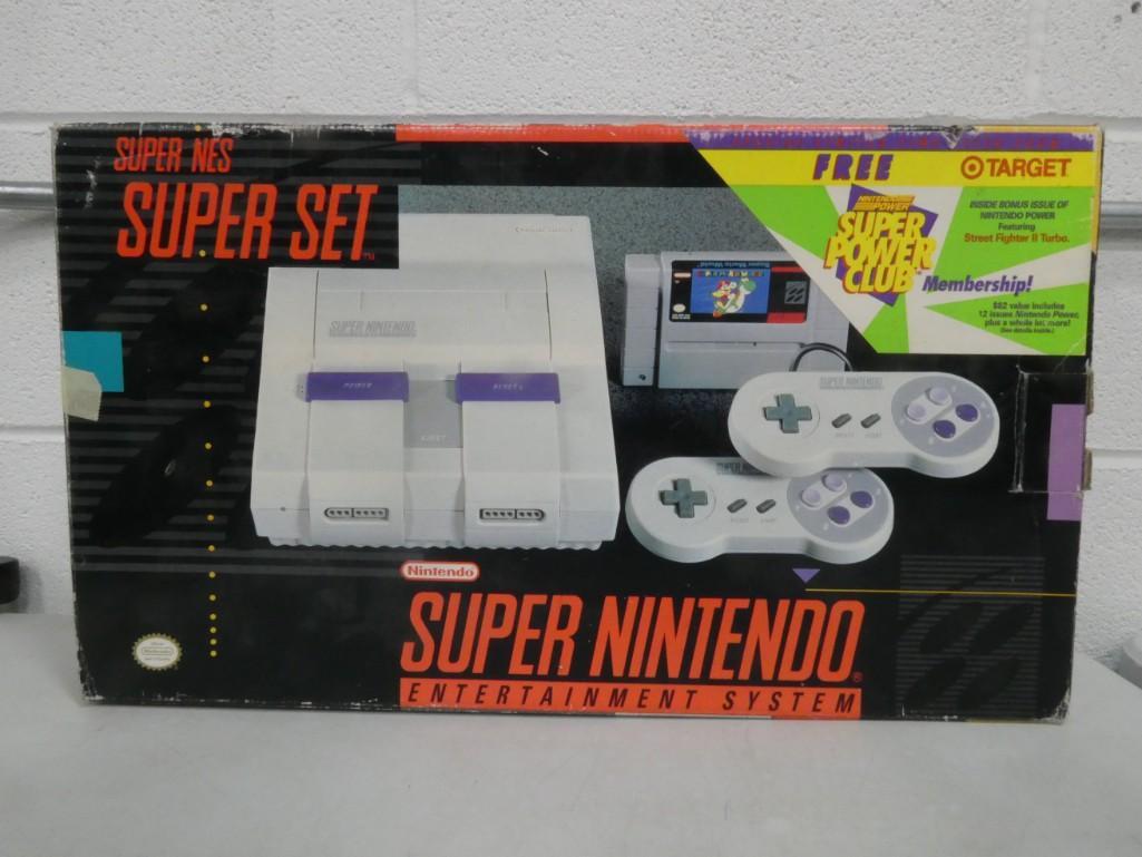 Vintage Super Nintendo with Box: Vintage Super Nintendo with Box - Comes with everything pictured