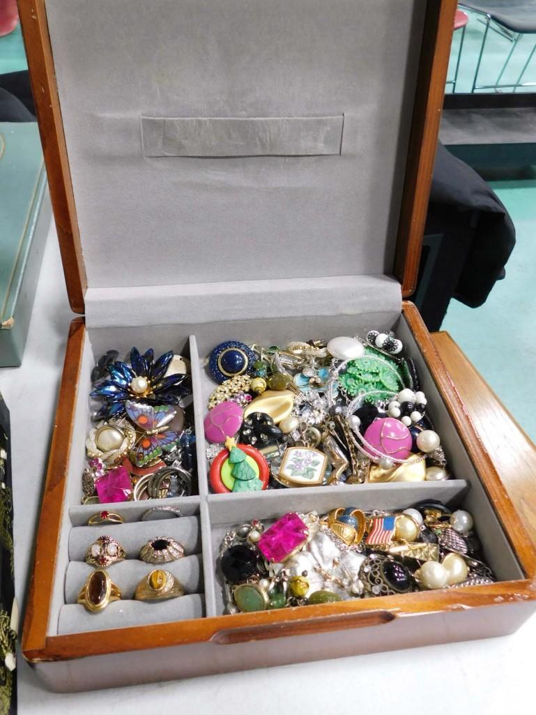Jewelry Box with Jewelry incl Rings and Vintage: Jewelry Box with Jewelry incl Rings and Vintage