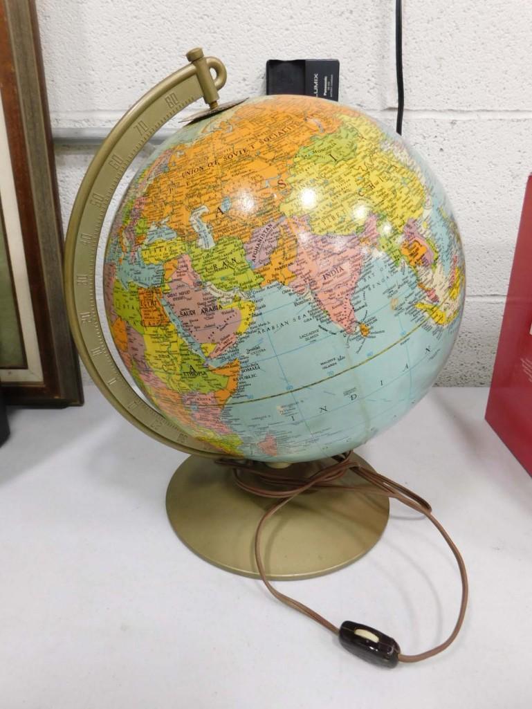 Vintage Light Up Globe with USSR , Ceylon , and Burma: Vintage Light Up Globe with USSR and Ceylon . Works