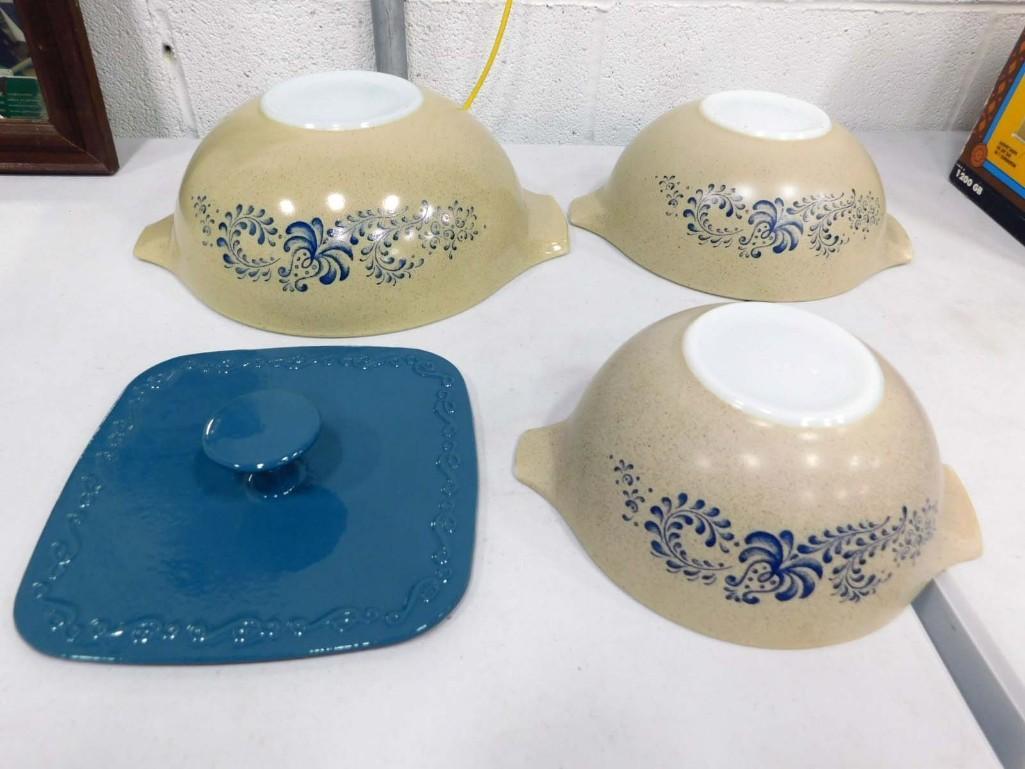 3 Vintage Pyrex Homestead Blue Cinderella Nesting Bowls: Set of 3 Vintage Pyrex Homestead Blue Cinderella Nesting Bowls or Mixing Bowls Plus a heavy blue lid (does not match)