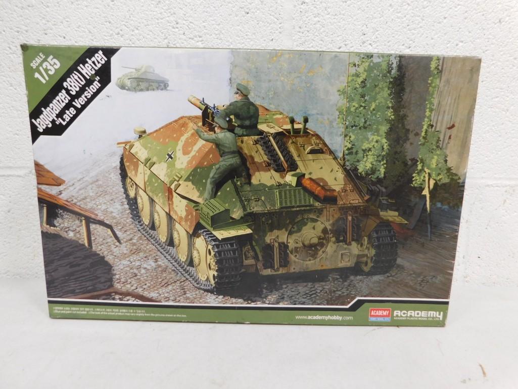 Academy Jagdpanzer 38(t) Hetzer Late Version Model Kit 1:35th Scale: Academy Jagdpanzer 38(t) Hetzer Late Version Model Kit 1:35th Scale