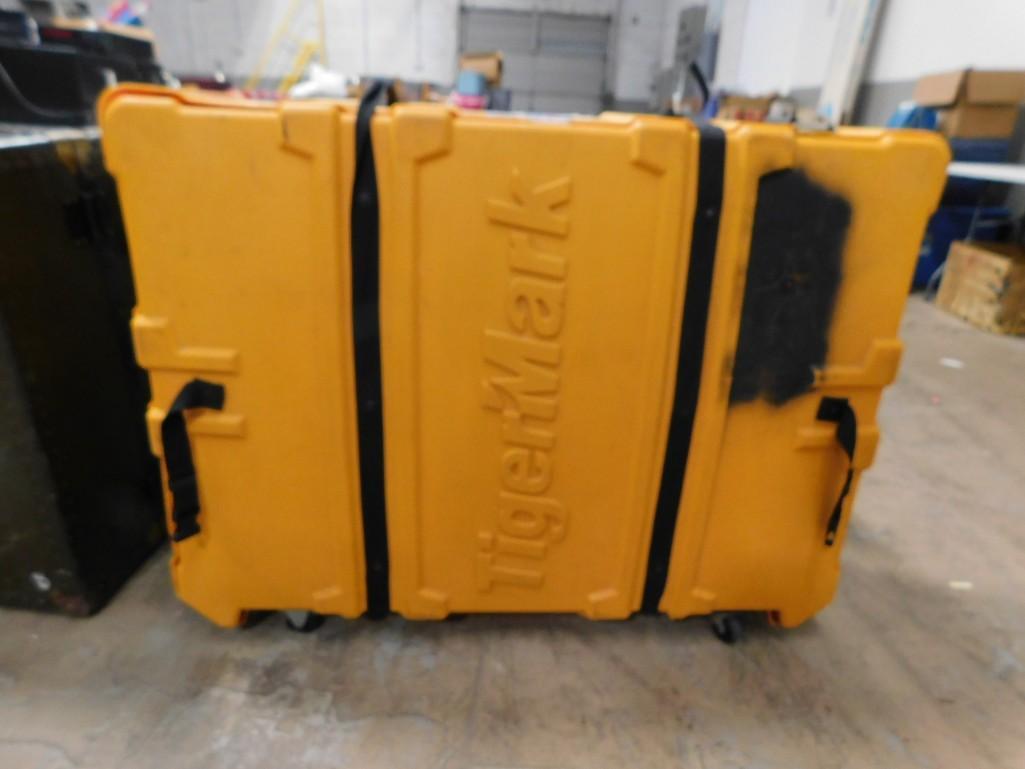 TigerMark Tradeshow Display Rolling Case (1 of 4)