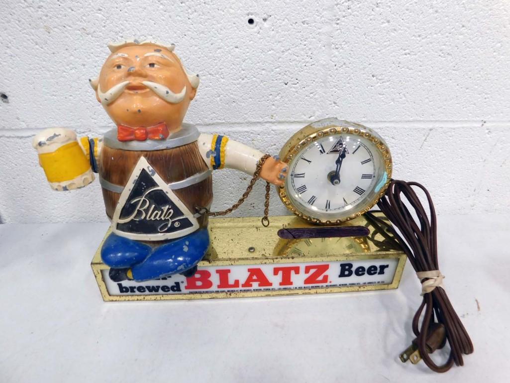 Vintage Blatz Beer Advertising Clock Bartender in a Barrel (1 of 4)