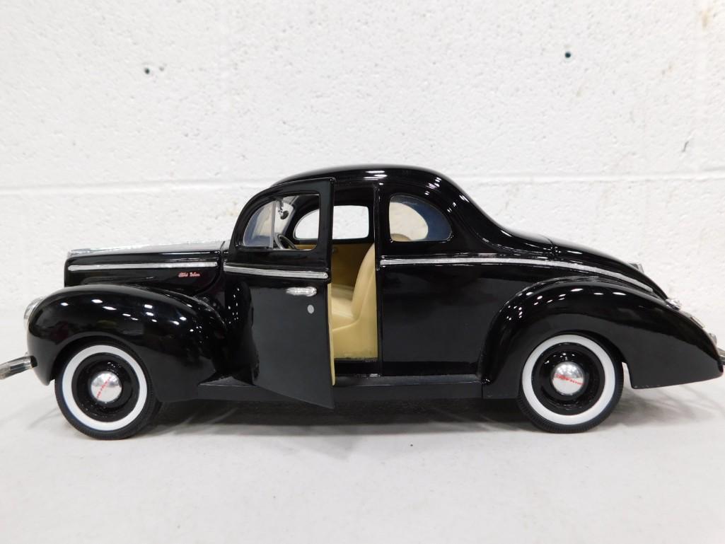 1:18 Scale Model 1940 Ford Sedan (1 of 4)