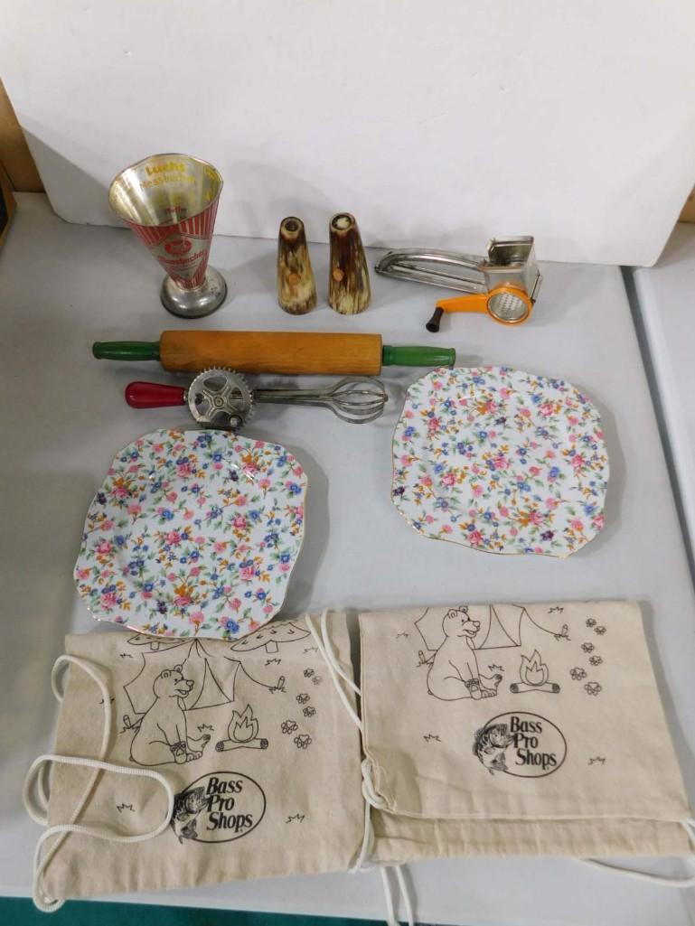 Collectibles incl Kitchen Grater, Hand Mixer, Rolling PIn, German Measuring Cup, Horn Salt and Peppe (1 of 5)