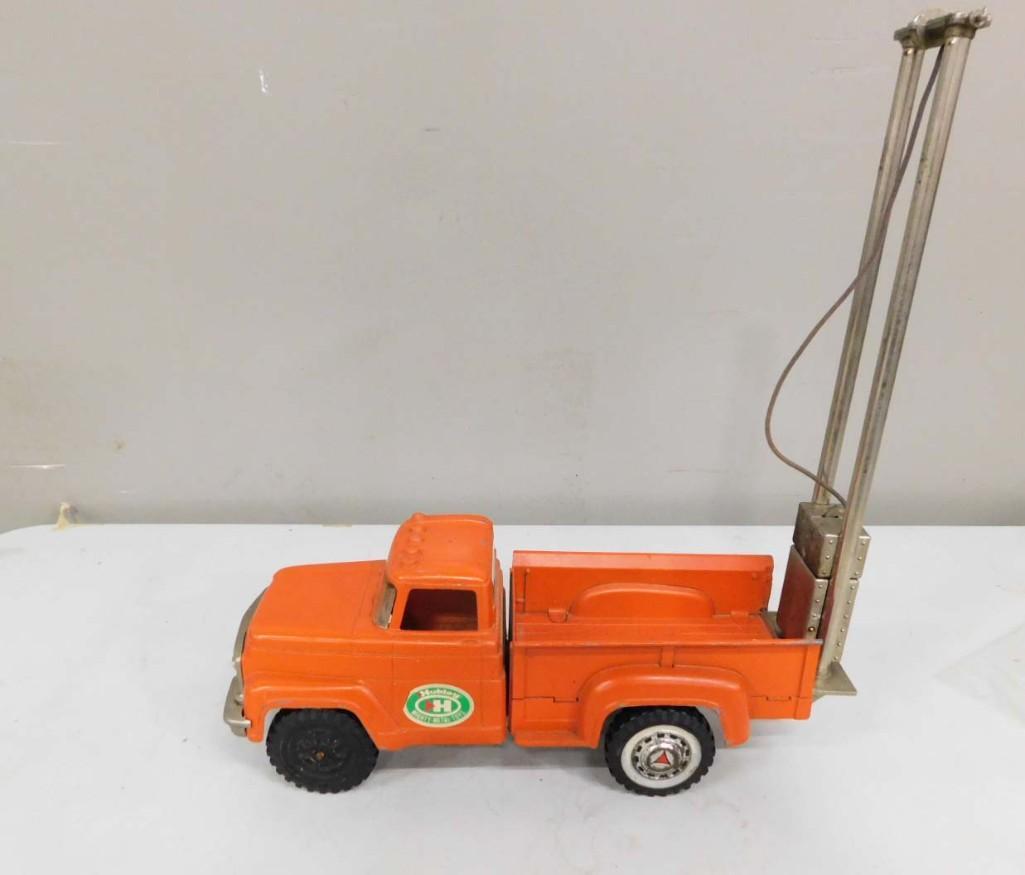 Vintage Hubley Pile Driver Pressed Steel Truck Toy: Vintage Hubley Pile Driver Pressed Steel Truck Toy . 1 hubcap is missing