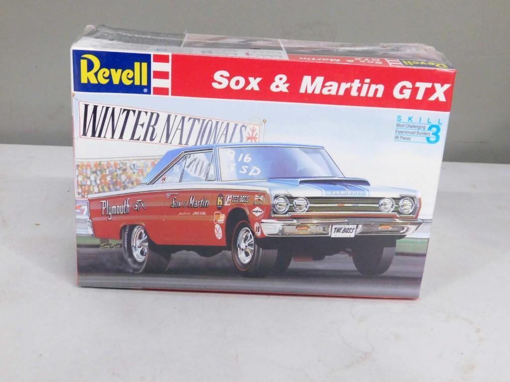 Revell Sox & Martin GTX 1/25 Scale Model Car Kit Sealed: Revell Sox & Martin GTX 1/25 Scale Model Car Kit Sealed