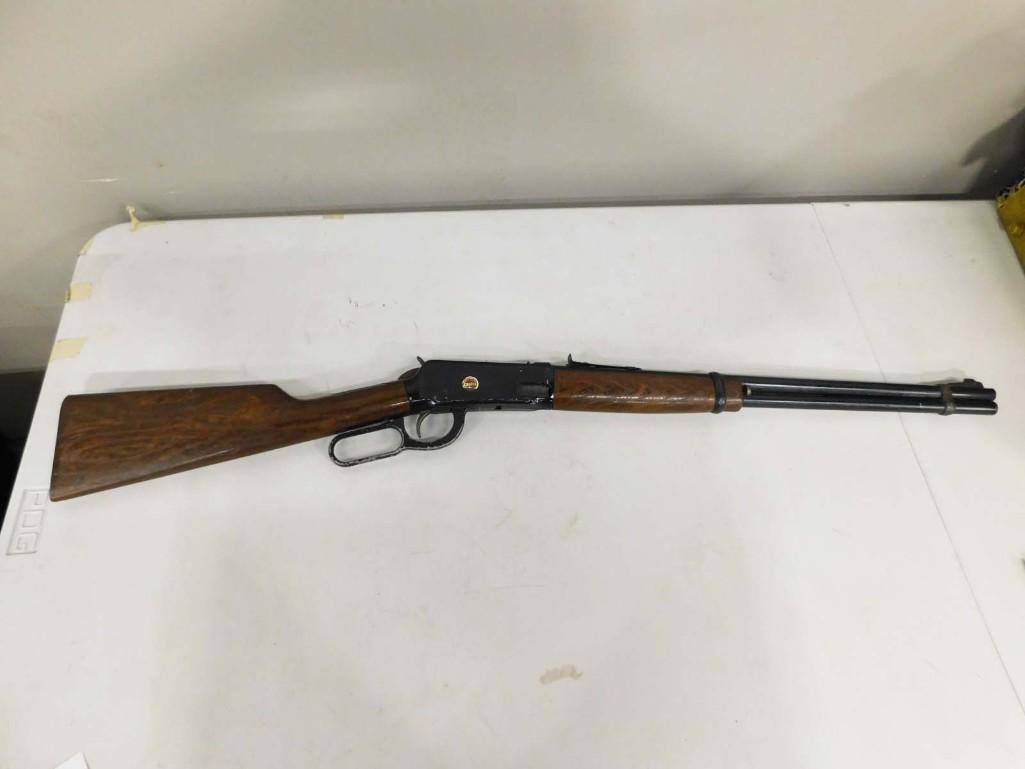 1950s Full Size Daisy Winchester 94 BB Rifle: Vintage 1950s Full Size Daisy Winchester 94 BB Rifle . This is a full size replica of the Winchester 94. It was made by Daisy in the 1950s. Works great. Nice condition. Used but not abused.