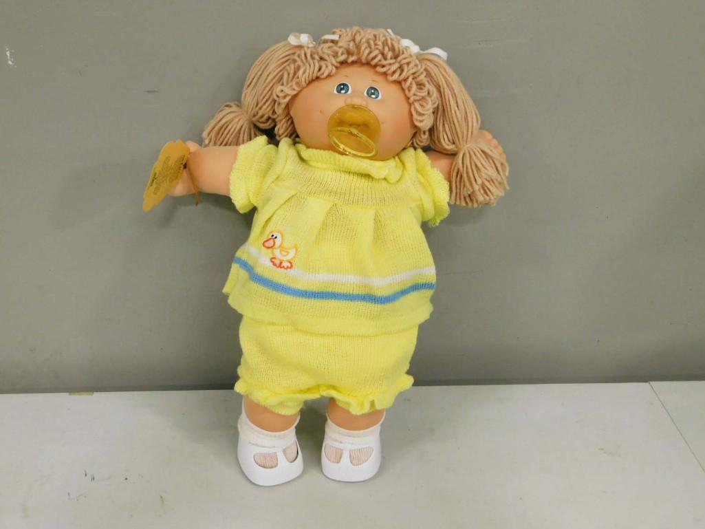 Vtg 1985 Coleco Cabbage Patch Kids CPK Girl Doll w Pacifier , Tan Loopy Pigtails: Vintage 1985 Coleco Cabbage Patch Kids CPK Girl Doll with Pacifier, Tan Loopy pigtails, Original Knit Outfit, Clean vgc