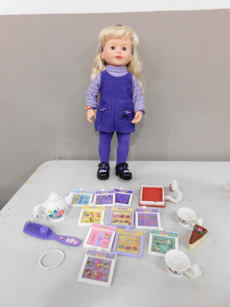1999 Playmates Amazing Ally Animated Talking Interactive 18" Doll with Accessories and Cards/Tapes: 1999 Playmates Amazing Ally Animated Talking Interactive 18" Doll with Accessories and Cards/Tapes Lot. Mouth moves when she talks. Requires 3 AAA batteries which are not included. Tested and work