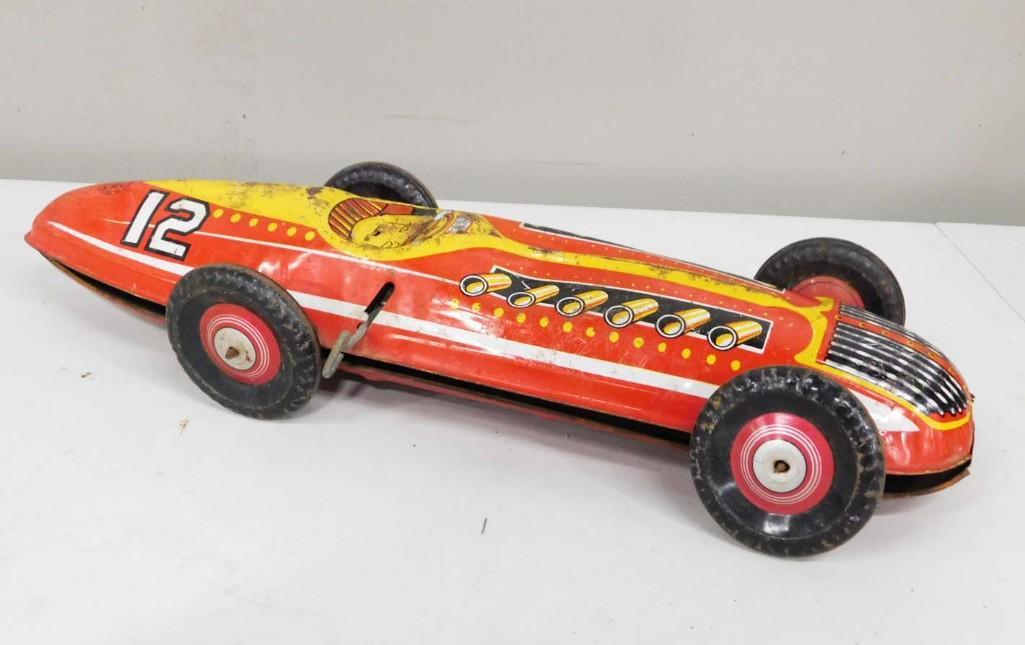 Vintage Marx Tin Litho Wind Up Indy Race Car 12 with Key: Vintage Marx Tin Litho Wind Up Indy Race Car 12 with Key Condition: split on the side, shows wear