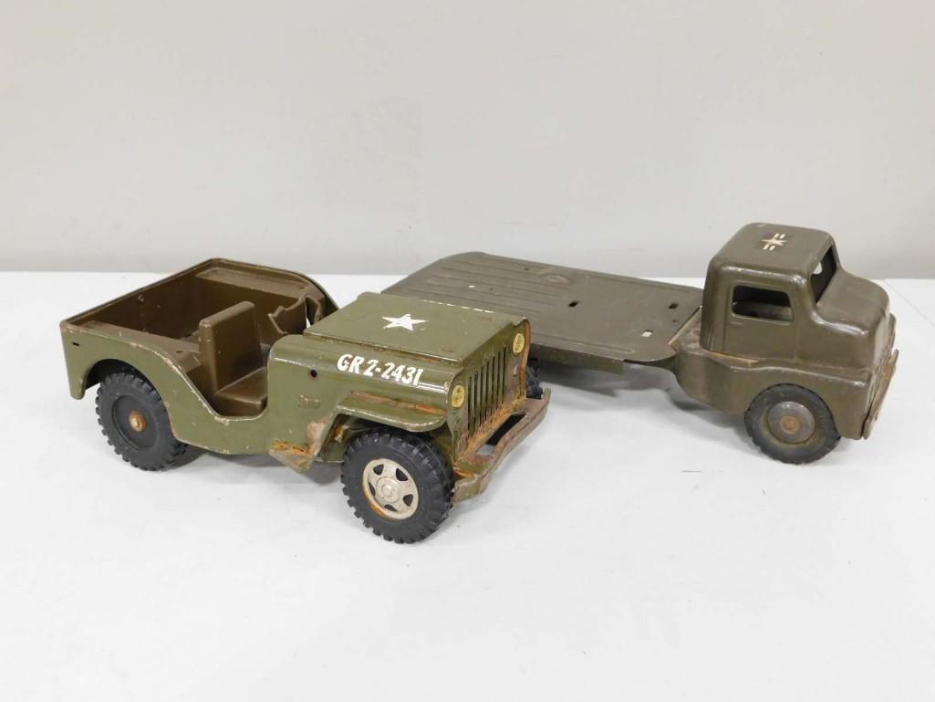 2 Vintage Pressed Steel Toy Military Vehicles incl Jeep and Flatbed Truck (1 of 7)