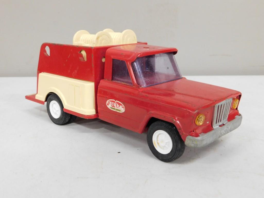 Vintage Tonka Pressed Steel Fire Rescue Truck: Vintage Tonka Pressed Steel Fire Rescue Truck Condition: shows wear. Includes only what you see in the pictures, missing top light