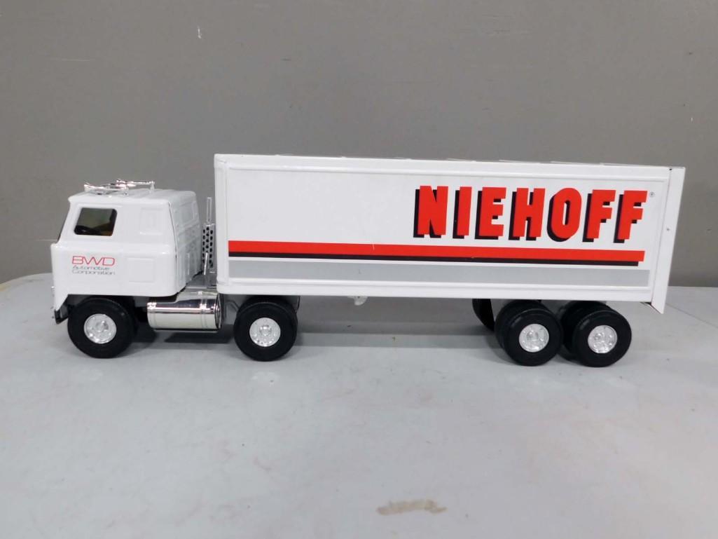 Nylint Semi Truck Toy: Nylint Niehoff Semi Truck Tractor Trailer Toy BWD Automotive Corporation in working condition