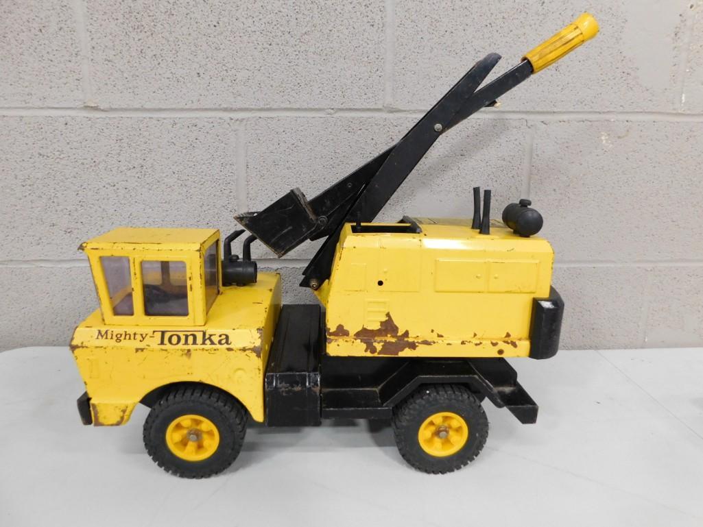 1970s Tonka Mighty Shovel Pressed Steel Toy: Vintage 1970s Tonka Mighty Shovel Pressed Steel Toy Condition: has rust and shows wear. Works.