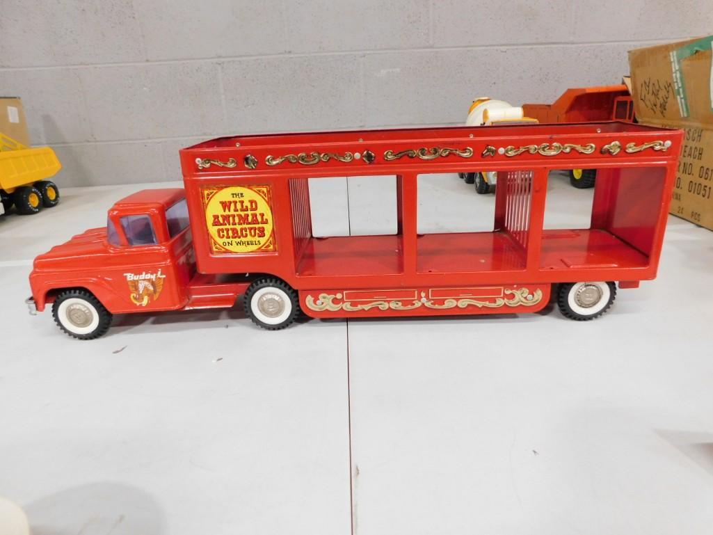 Buddy L Wild Animal Circus Semi Truck Tractor Trailer: Buddy L Wild Animal Circus Semi Truck Tractor Trailer . Pressed steel. Condition: as shown, missing top/animals. Working condition.