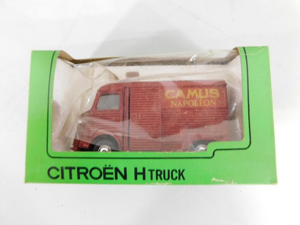 Tomica /  Kado Die Cast Citroen H Truck Red Camus Napoleon Model in Green Box 1/43 Scale (1 of 3)
