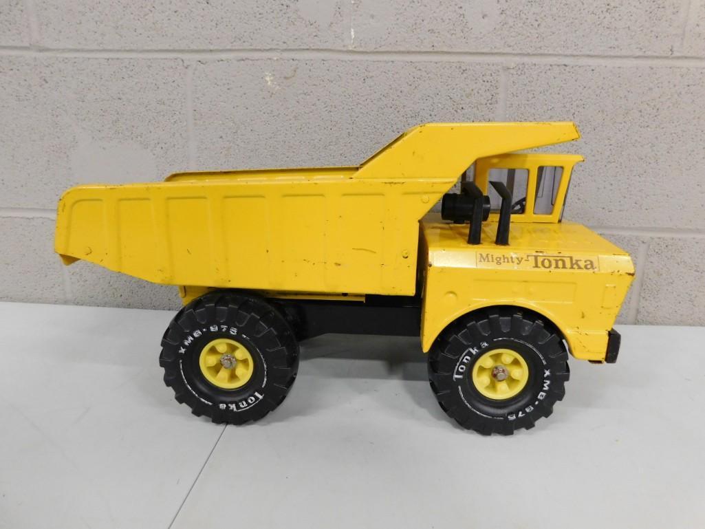 Mighty Tonka Pressed Steel Dump Truck (1 of 5)