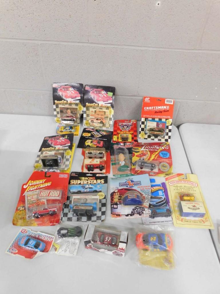 New in Package Toy Cars, Vehicles, etc incl Matchbox, Johnny Lightning, Hot Wheels, etc: New in Package Toy Cars, Vehicles, etc incl Matchbox, Johnny Lightning, Hot Wheels, Lionel Keychain, etc