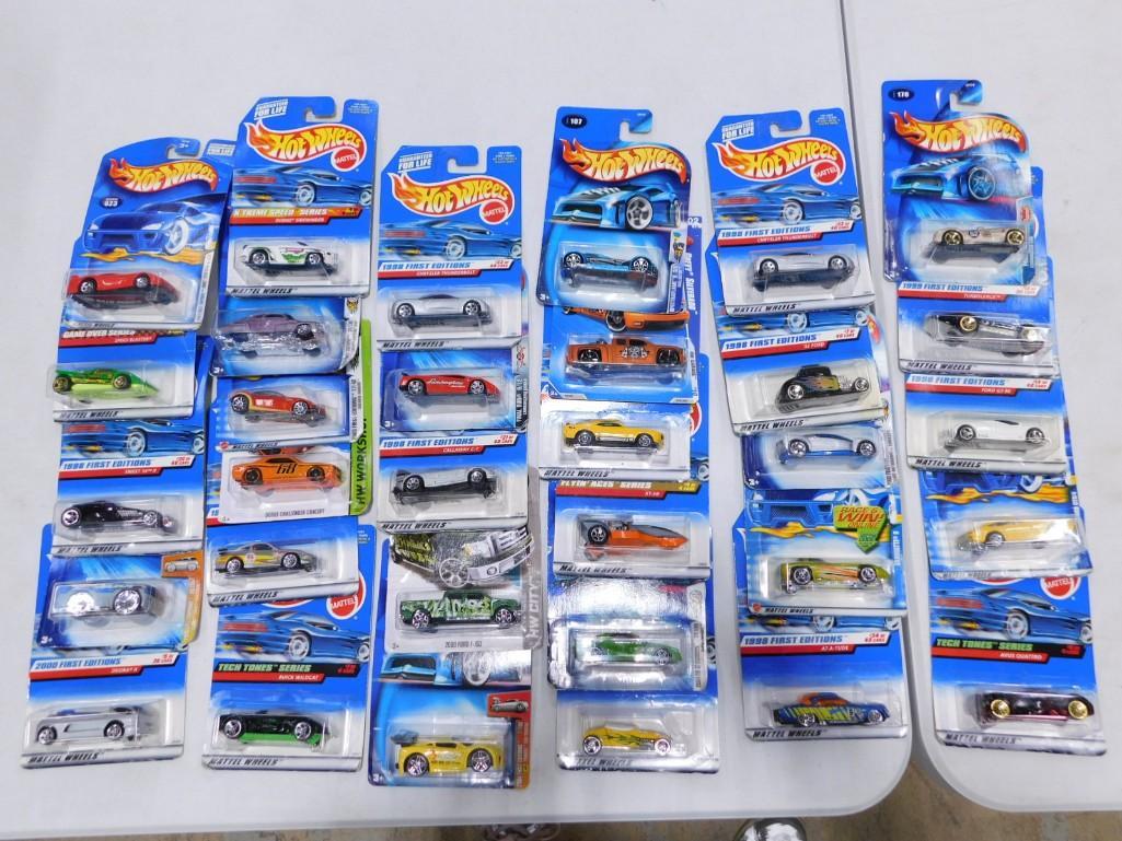 Lot of Mattel Hot Wheels Cars New in Packages: Lot of Mattel Hot Wheels Cars New in Packages - approximately 32
