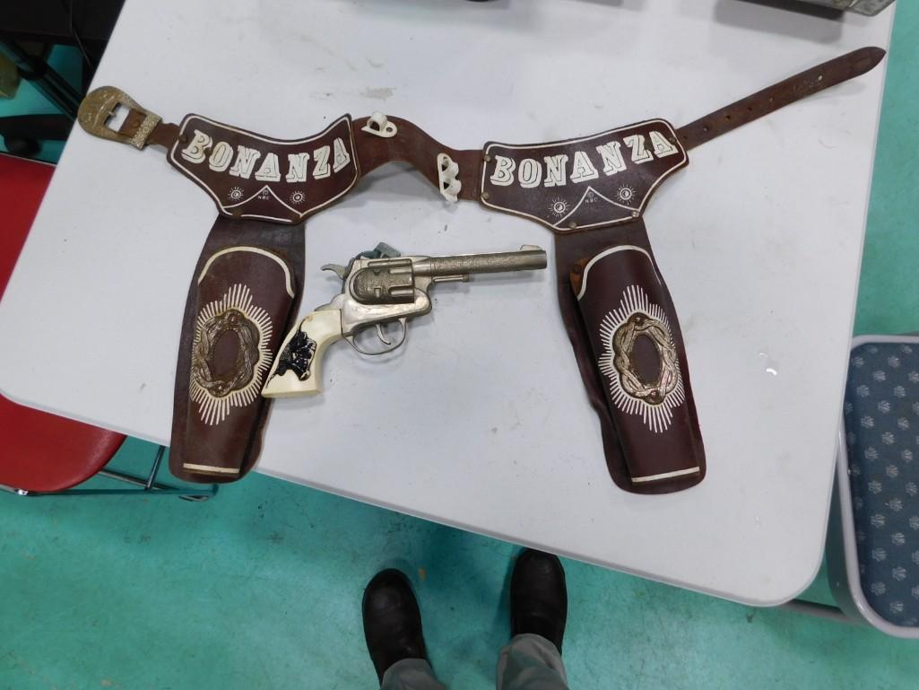 Bonanza Children's Leather Gun Belt with Toy Gun: Bonanza Children's Leather Gun Belt Holster with Toy Gun