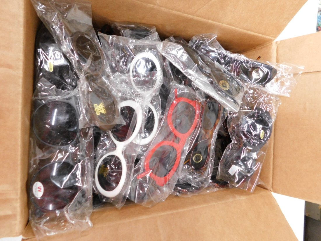 Lot of Sunglasses: Lot of Sunglasses