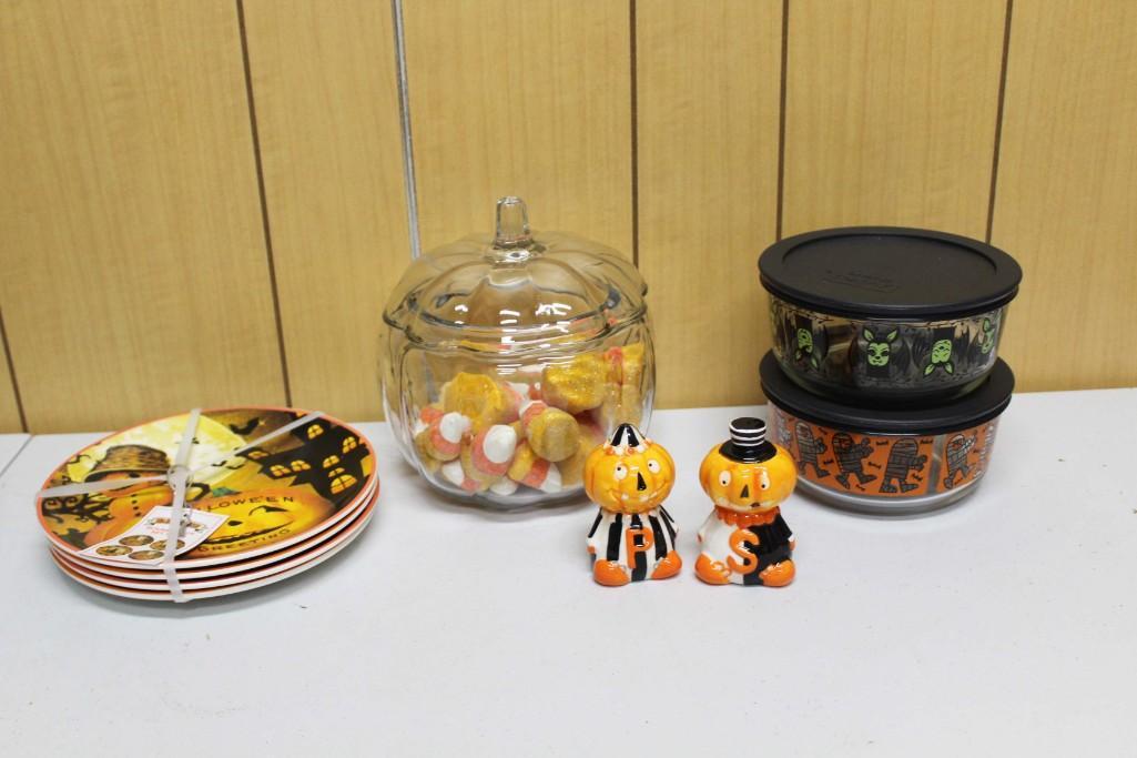 2 Pyrex Halloween Mummy Parade and Bats Glass 4 Cup Bowls with Lids.  Clear Glass Pumpkin Shaped Jar (1 of 7)