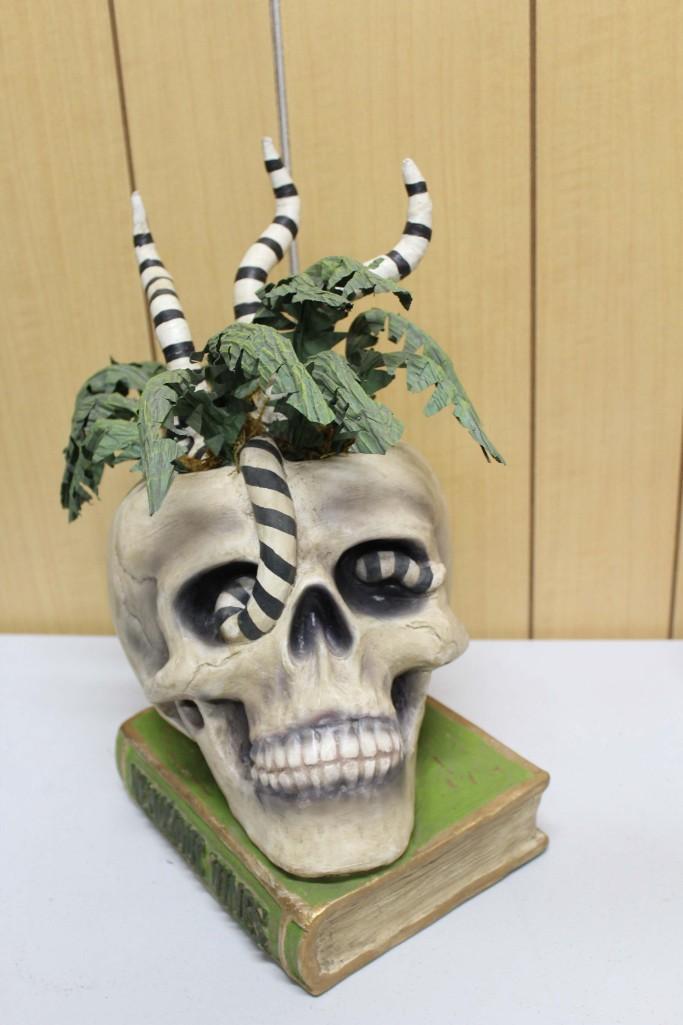 Bethany Lowe Venomous Snake Vines 13.5" Skull on Book Halloween Figure: Bethany Lowe Venomous Snake Vines 13.5" Skull on Book Halloween Figure