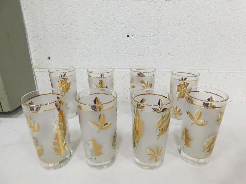 8 Mid Century Libbey Leaf Pattern Drinking Glasses or Bar Glasses: 8 Mid Century Libbey Leaf Pattern Drinking Glasses or Bar Glasses Condition: these have some wear to the design