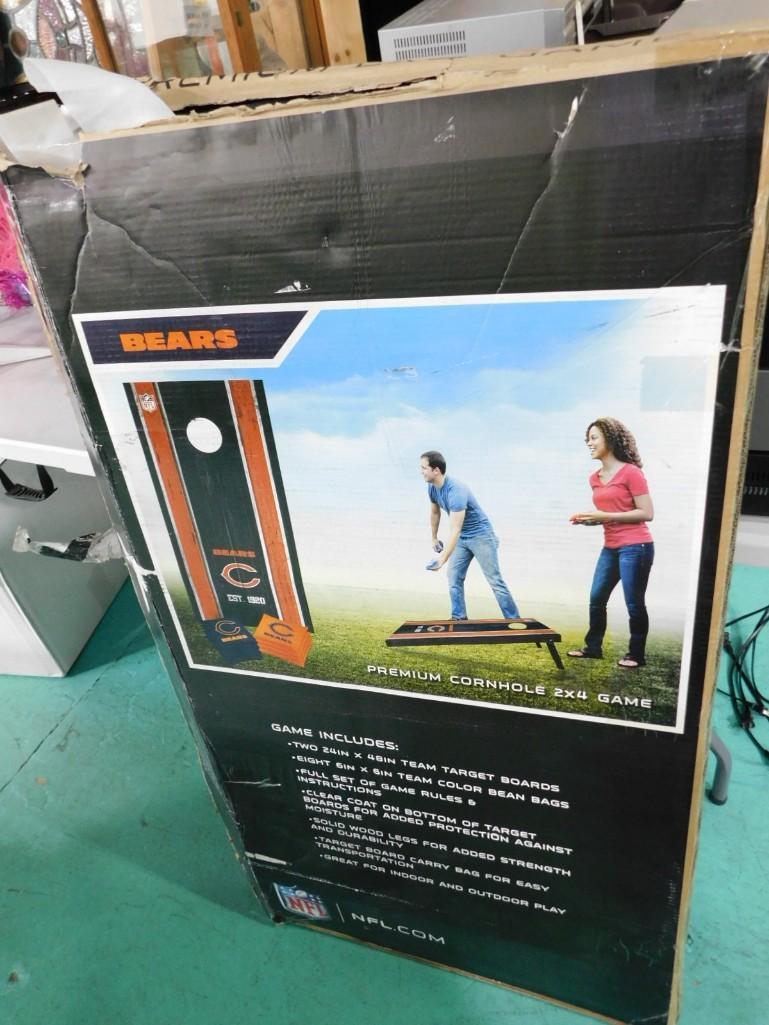 Chicago Bears Corn Hole / Bags Game Complete: Chicago Bears Corn Hole / Bags Game Complete Condition: box is rough but set is complete