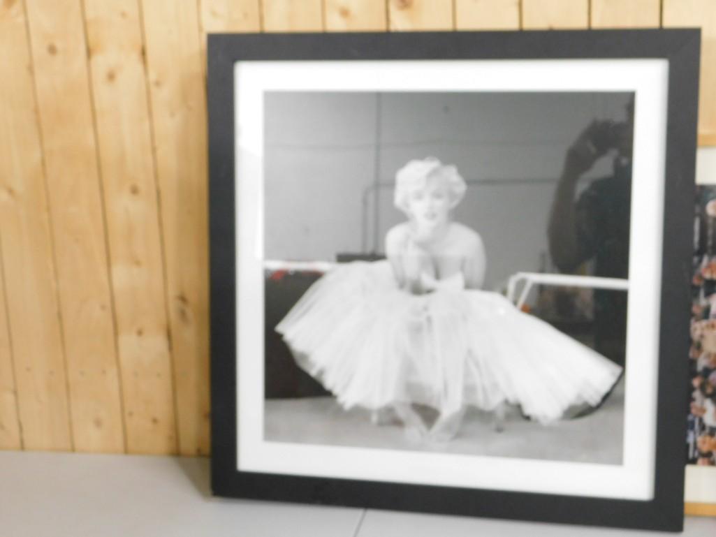 Framed Picture of Marilyn Monroe 26.5"x26.5": Framed Picture of Marilyn Monroe 26.5"x26.5"