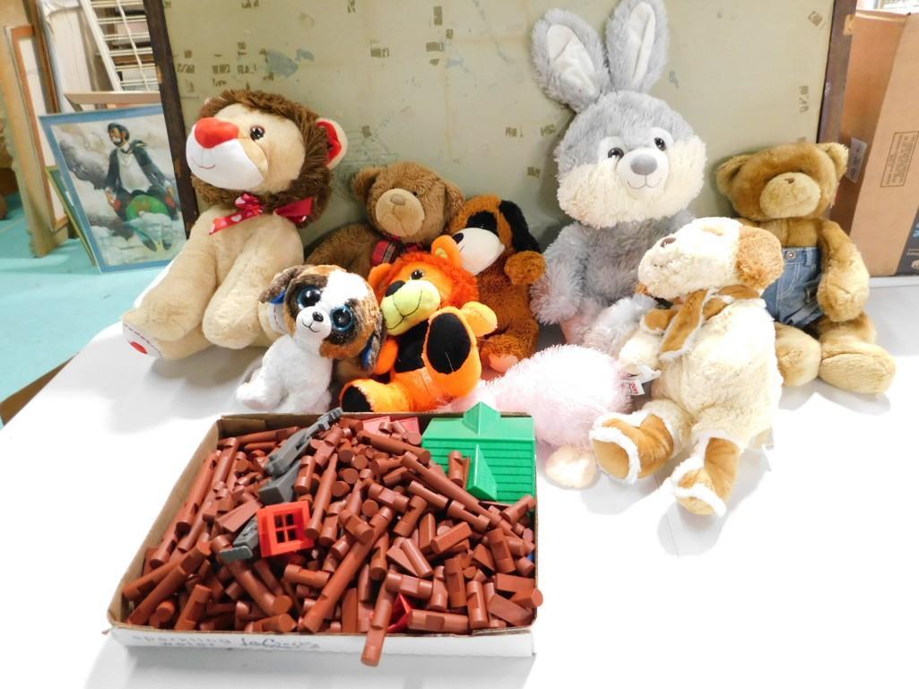 Lot of Lincoln Logs, Plush Animals, Etc: Lot of Lincoln Logs, Plush Animals, Etc