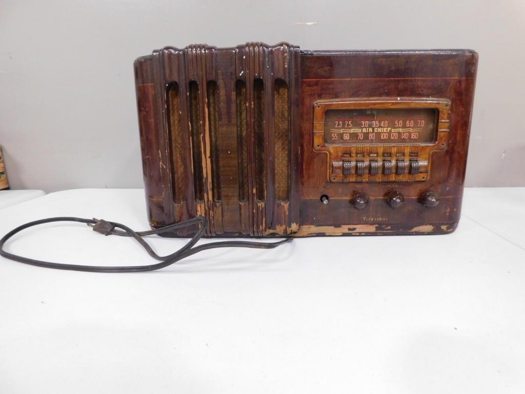 Vintage 1939 Firestone Air Chief Radio S-7403-8 AM and UHF Bands (1 of 9)