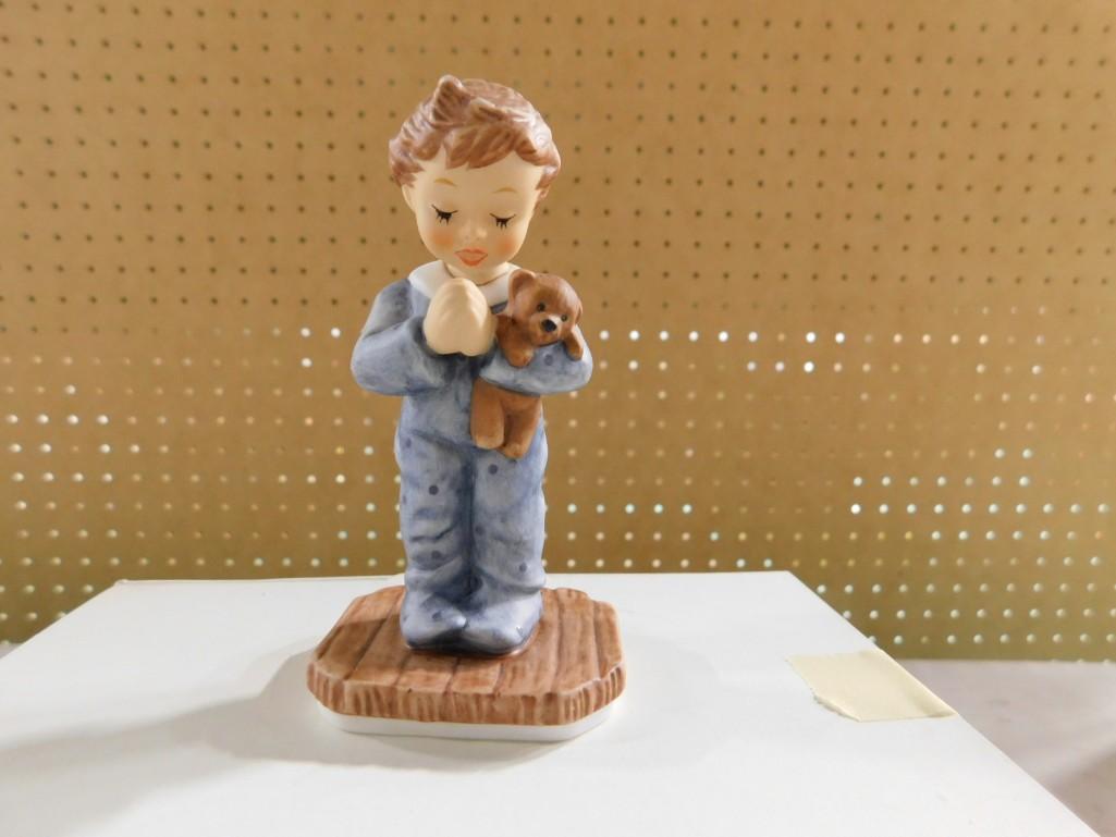 Goebel Hummel Bedtime Teddy Figurine BH 250: Goebel Hummel Bedtime Teddy Figurine BH 250