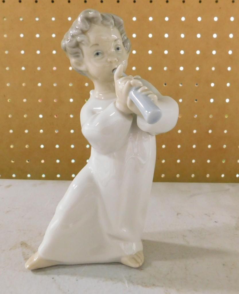 Lladro Angel with Horn or Flute Porcelain Figurine: Lladro Angel with Horn or Flute Porcelain Figurine