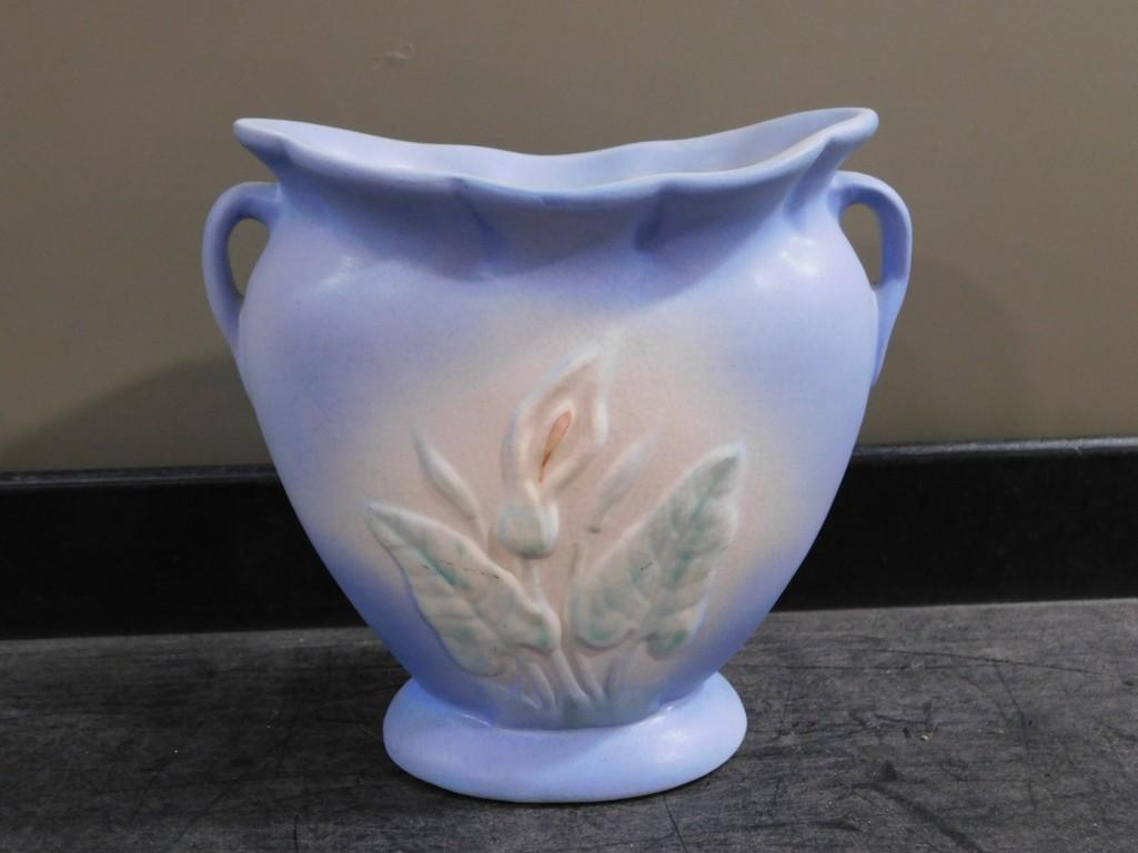 Calla Lily Vase Appears to Be Hull But Is Unmarked: Calla Lily Vase Appears to Be Hull But Is Unmarked