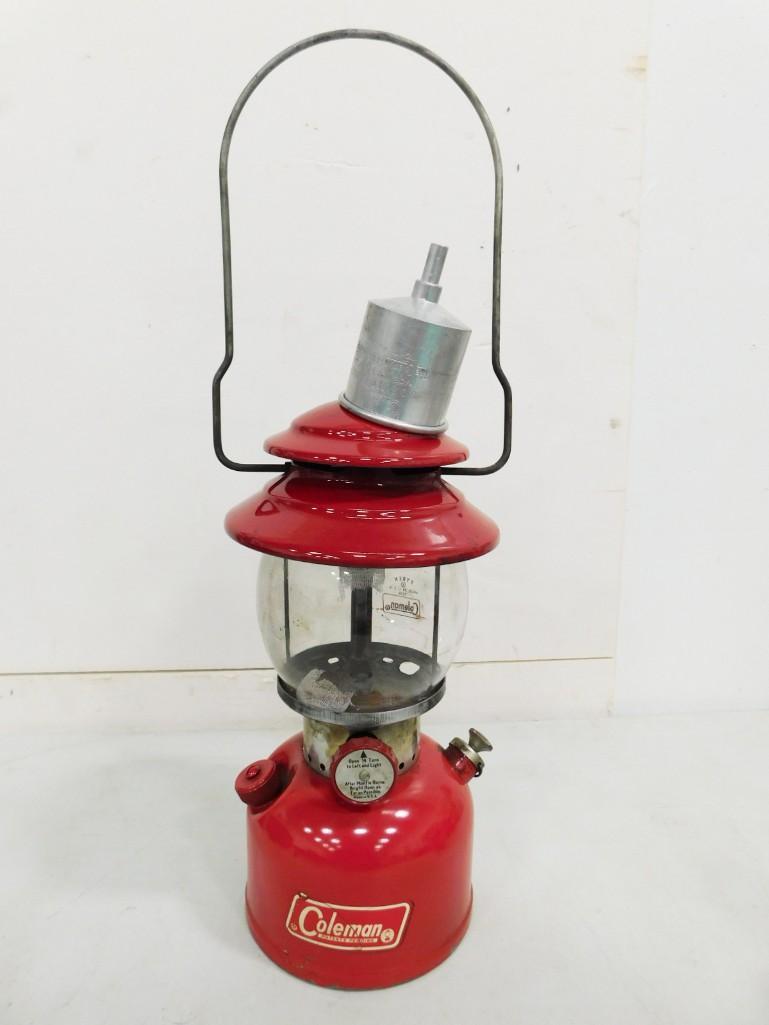 Vintage Red Coleman Model 200A Lantern (1 of 3)