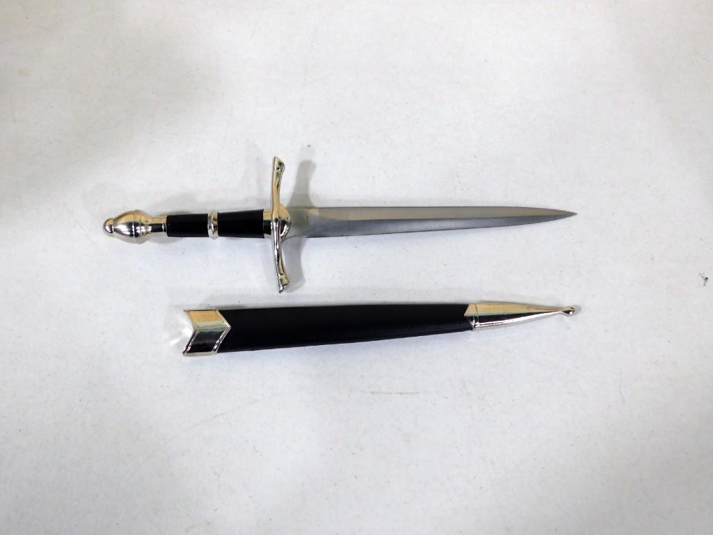 Small Dagger with Sheath (1 of 6)
