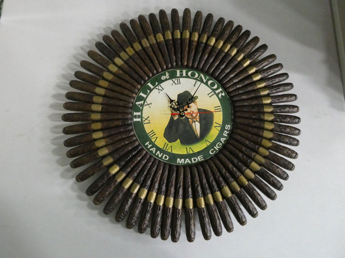Hall of Honor Handmade Cigars Clock Winston Churchill .  Works great (1 of 4)