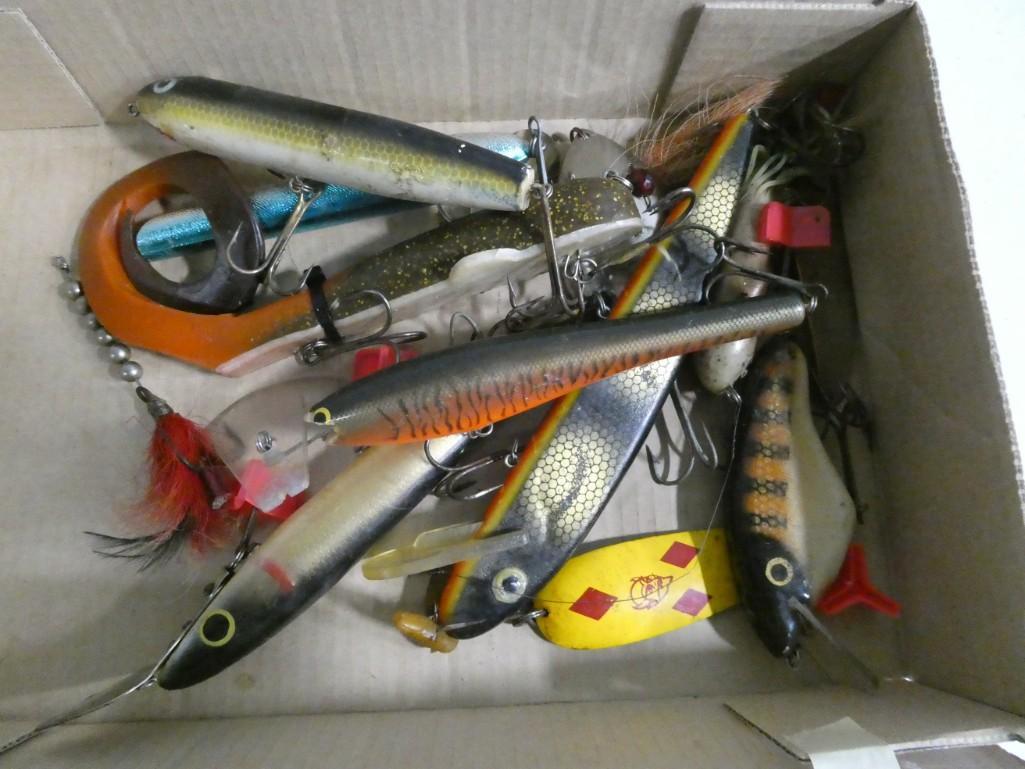 Lot of extra large fishing lures (1 of 2)