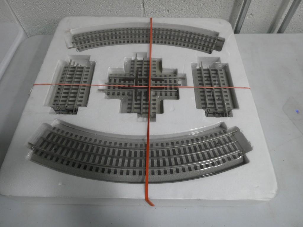 Lionel Fast Track Figure 8 Addon track set 6-12030 All New (1 of 2)