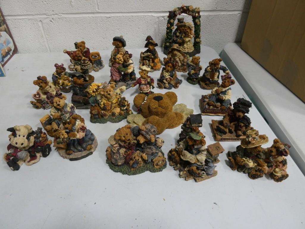 Large Lot of Boyd's Bears figurines (1 of 6)