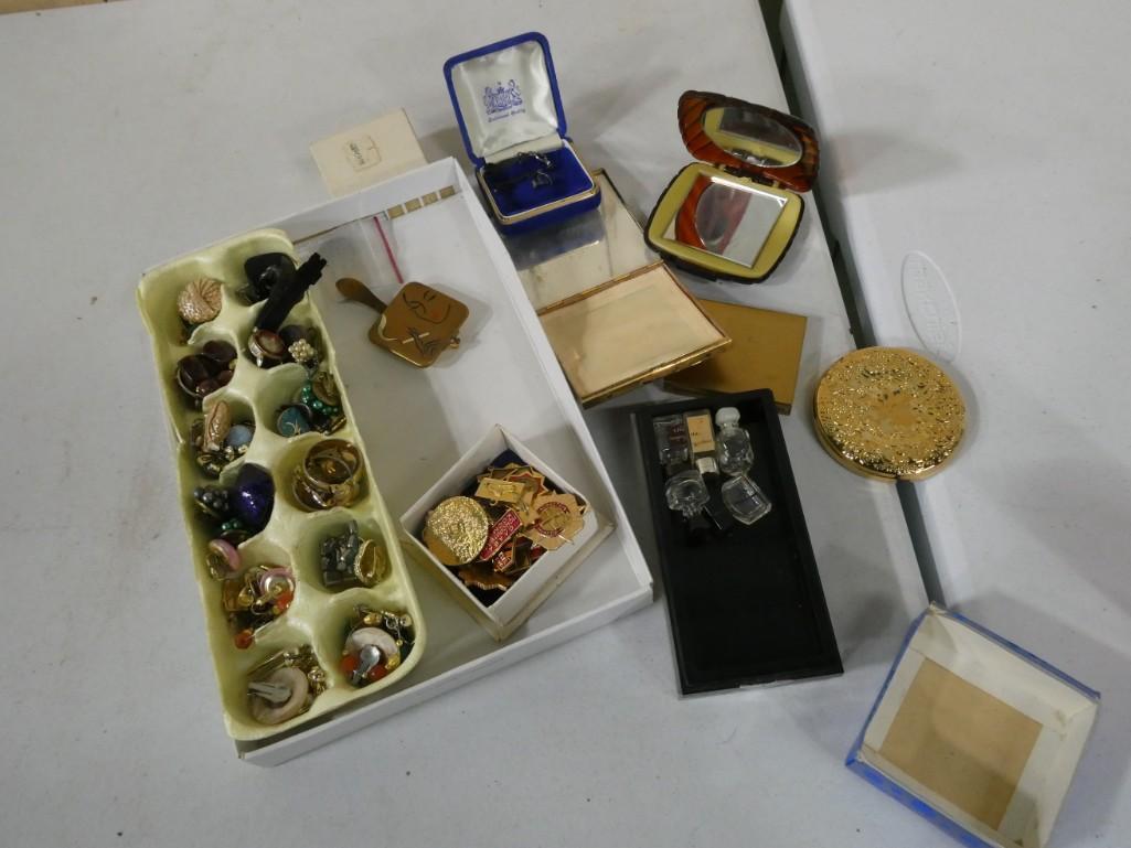 Lot of Compacts, Costume Jewelry, Etc: Lot of Compacts, Costume Jewelry, Etc . Includes some rings